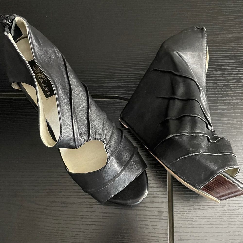 Messeca New York Cecilia Black Leather Platform Wedges. 9.5